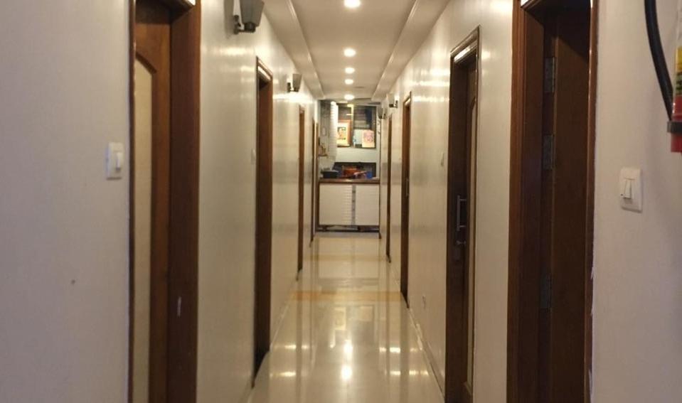 Hotel Sairaj Palace Shirpur エクステリア 写真
