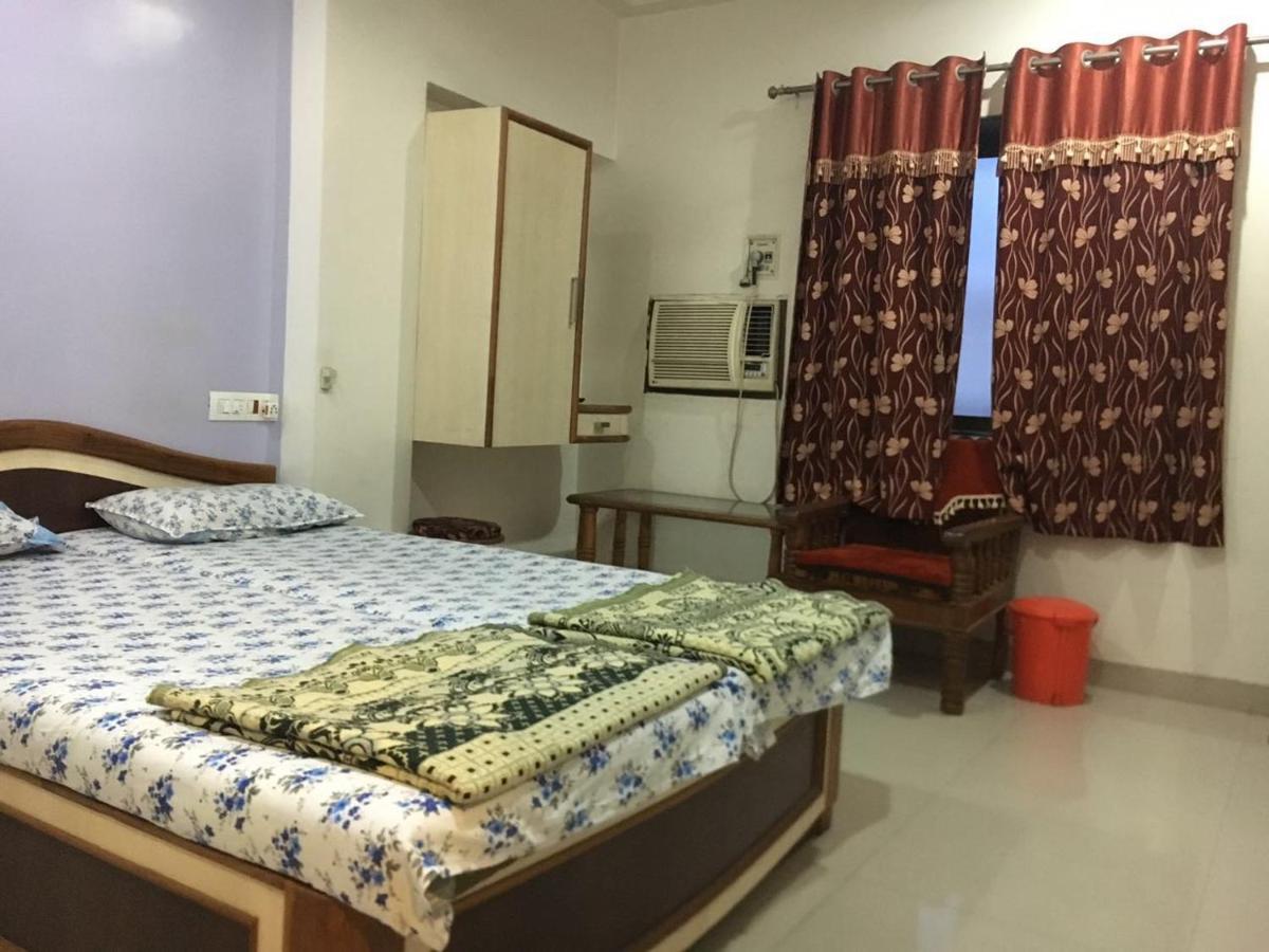 Hotel Sairaj Palace Shirpur エクステリア 写真
